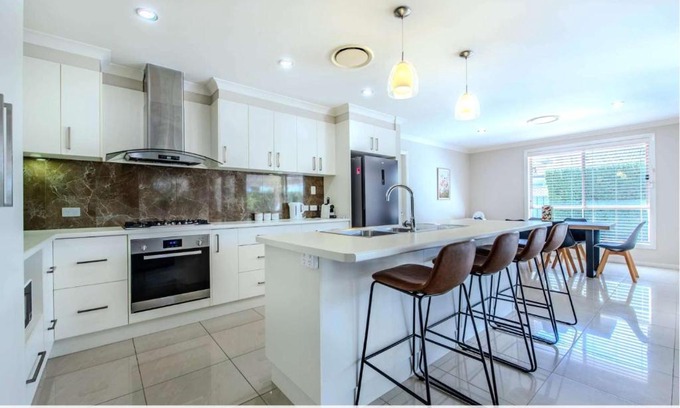 Dubbo Casa | Loch Lomond - Spacious Living, Close to Zoo & Golf