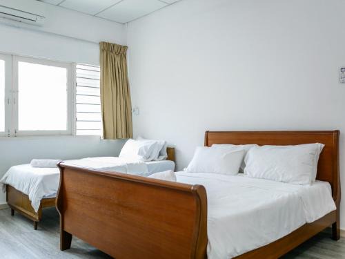Downtown George Town Casa | Lodge 22, 5 min walk to Adventist & Pulau Tikus Market