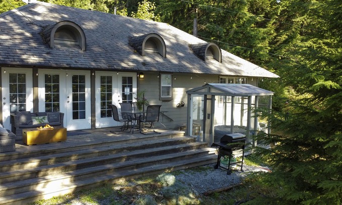 Port Moody Cabina | Lodge C2 |Hot tub & Sauna |Cape Carraholly Retreat