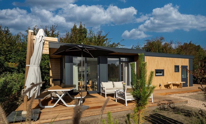 Ouddorp Cabina | Lodge Duynhof 4 holiday home in Ouddorp near the North Sea