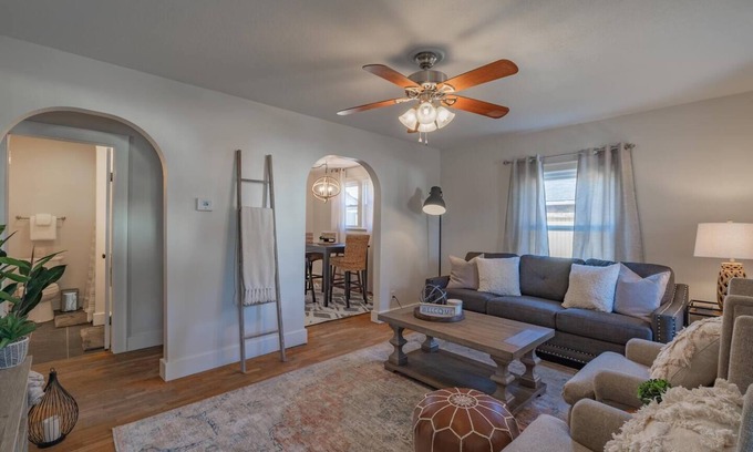 Marion Casa | Lodge on Landess is a quaint two bedroom home that caters to your lodging comforts