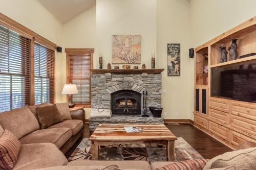 Mammoth Lakes Casa | Lodges 1132 - 3 bedroom Townhome on Golf Course