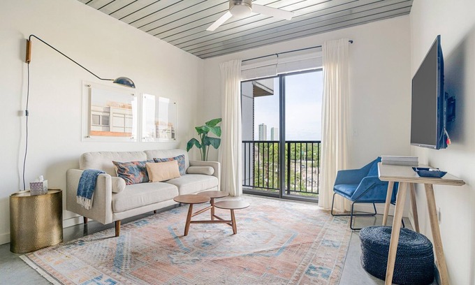 Midtown Apartamento | Moderno, elegante y moderno 2BR con piscina por Lodgeur