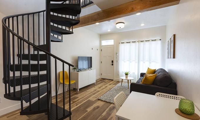 Ephraim Casa | Loft Haus: A Modern Retreat Near Snow College