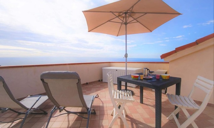 Costarainera Apartamento | Loft with stunning sea view terrace | Ap20