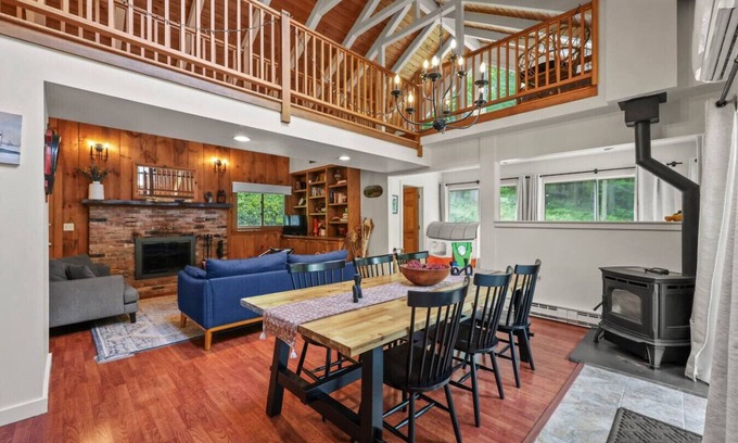 Housatonic Casa | Lofted Hideaway on Pixley Hill