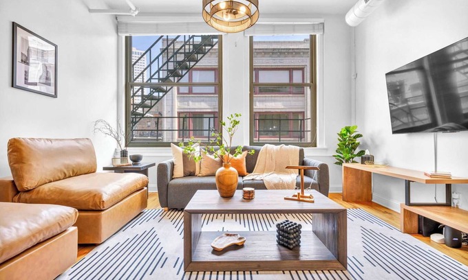 Gateway District Apartamento | Lofts on E4th | Walk to Sports | 2Kings + Sleeps 8