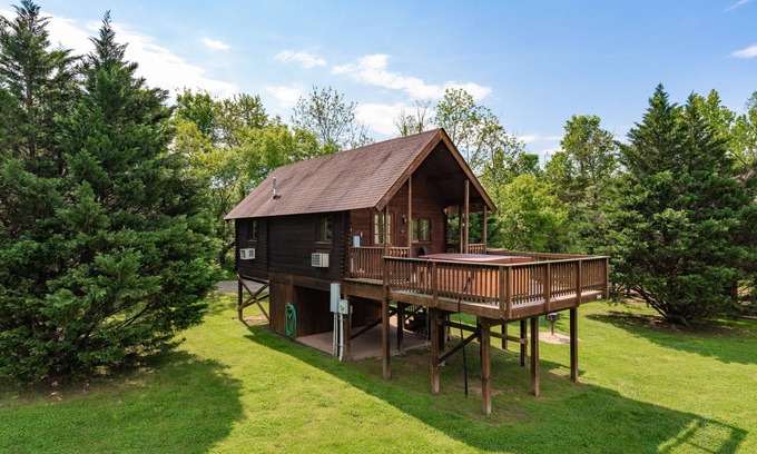 Rileyville Cabina | Log Cabin, bañera de hidromasaje para 6 personas! ¡Más de 150 yardas de frente de río!