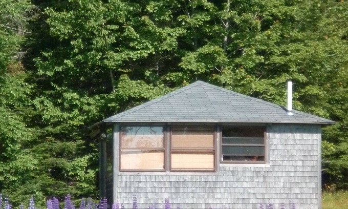 Hancock Point Cabina | cabaña de madera junto al mar