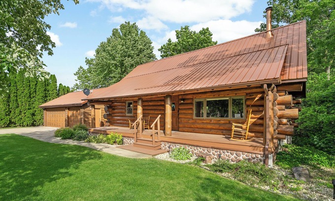 Cherry Valley Cabina | Log Cabin Escape+King B+Hot Tub+Sauna+River Views