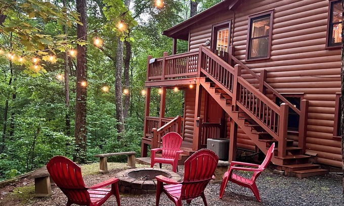 East Ellijay Cabina | Log Cabin : hot tub, pool table, Pac-Man, double decks-kids & dog friendly