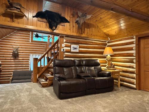Wetmore Casa | Log Cabin in the Woods