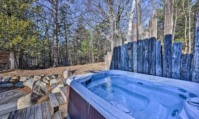 Wilmington Cabaña | Log Cabin in Wilmington w/ Hot Tub Near Skiing!