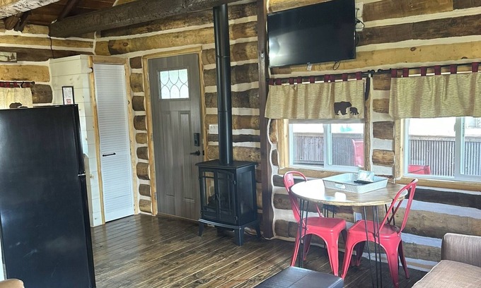 Tomahawk Cabina | Log Cabin on Lake Alice & ATV/UTV Trails, Brother Bear 2-Bedroom