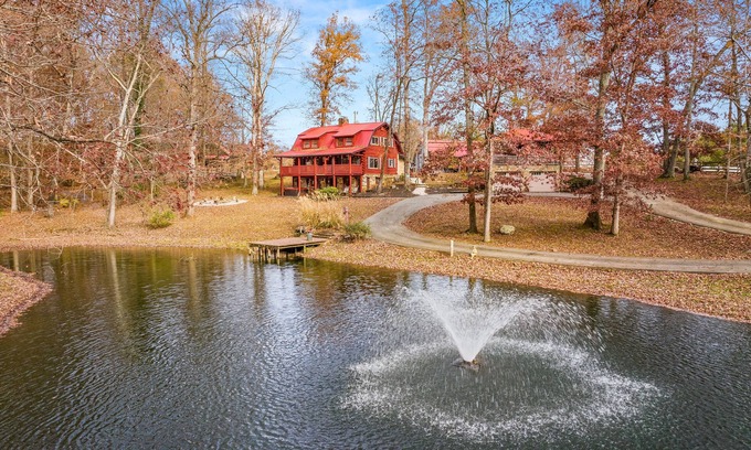 Knoxville Cabina | Log Cabin, UTK/Neyland, Smokies, 16acres, FP, HotTub, Sauna, Fishing, Golf, Pets