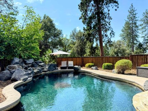 Coarsegold Casa | Log Cabin w/pool, spa, game room, sleeps 20!