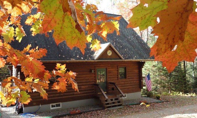 Woodsville Cabina | Regístrese en el entorno forestal, con Lake Privileges @ Mountain Lakes Community