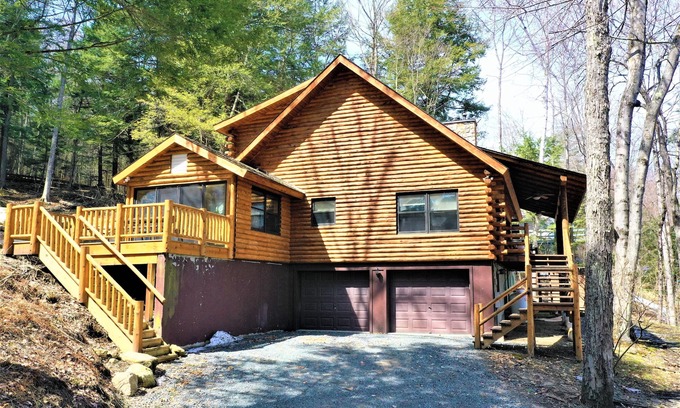 Hadley Casa | Casa De Registro Con 172 Pies Del Frente Del Lago Y Del Muelle / Saratoga Está A 20 Millas