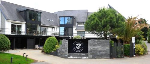 Vannes Hotel | Logis Golfe Hotel