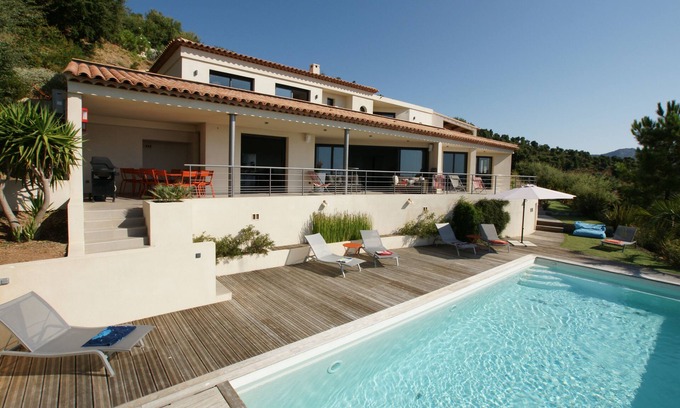 La Londe-les-Maures Villa | Gran villa de lujo arquitecto de 300 m2, 5 *, vistas al mar / golf, piscina climatizada, hammam