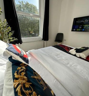 Harrow Road Apartamento | London 2 bedroom Westminster borough apartment with Skysports and Netflix