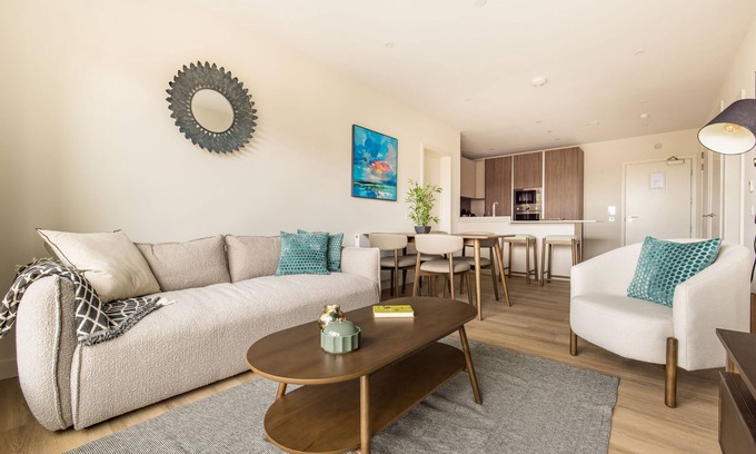 London Borough of Ealing Apartamento | London Greenford by Charles Hope