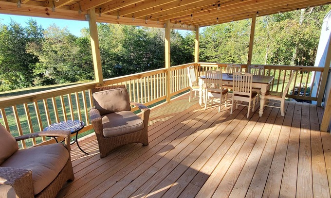 Kedron Cabaña | London House Getaway @ Aly Farm-Spring Hill