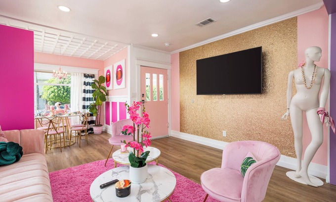 Belmont Heights Casa | Long Beach Barbie House