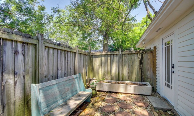 Long Beach Cabaña | Long Beach Cottage, Walk to Beach & Downtown!
