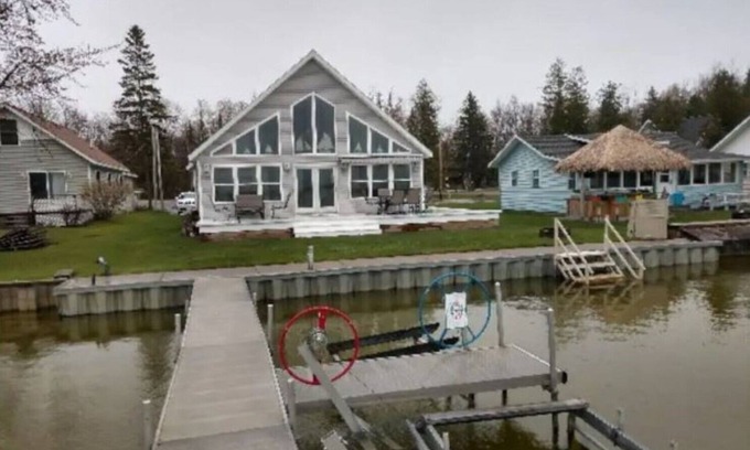 Alpena Cabaña | Long Lake cottage in Alpena, MI