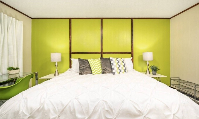 Pineville Apartamento | Long Stay Near D.T King Bed Smart TV Pets W/D