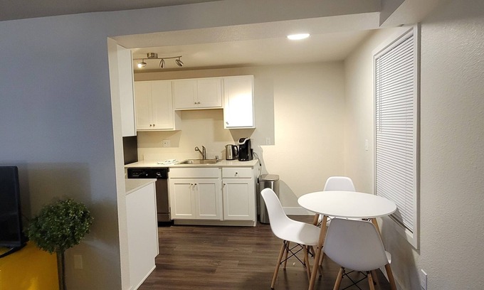 Bremerton Apartamento | Long Term Discount! 1BR Home, Close To Everything