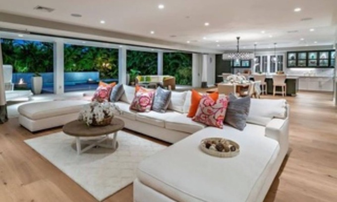 Kahala Casa | Long term rental near beach in Kahala with Pool