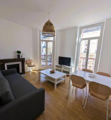 Quartier Chorier-Berriat Apartamento | Longue durée - Appart rénové avec grand salon et 1 chambre - Tram et Clinique Mutualiste à 1 min