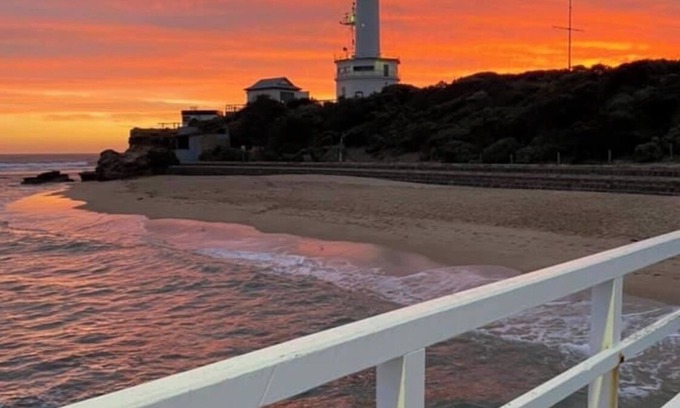 Point Lonsdale Apartamento | Lonnie Waves - opposite beach + linen & breakfast included
