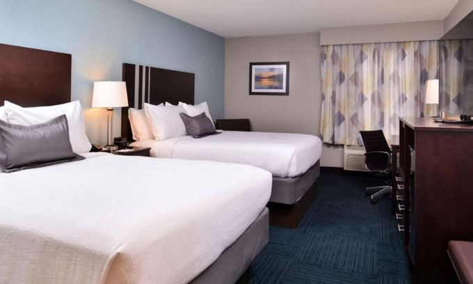 Blaine Casa | Look No Further! 3 Comfortable Units, Free Breakfast, Onsite Restaurant and Bar