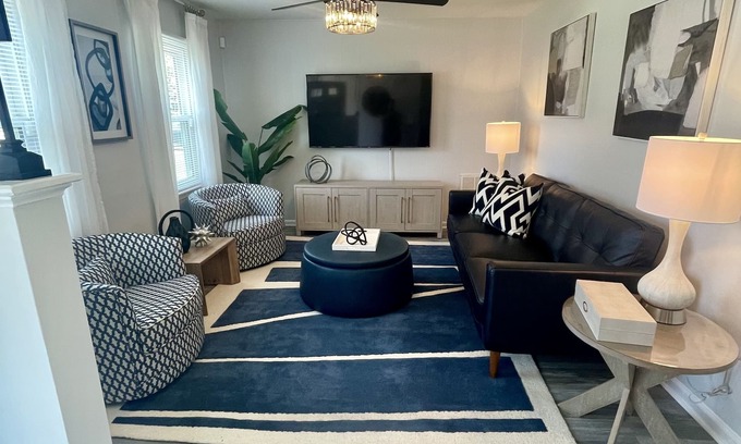 Downtown Casa | Look no further! Beautiful 4 Bed 2 Bath Ranch in Hampton, VA.