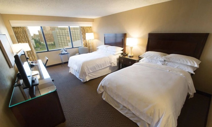 Pinch District Casa | Look No More! 4 Convenient Units in Downtown, Restaurant, Bar