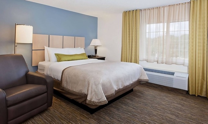 Southfield Complejo | Looking for Place to Relax? Suite w/ Private Kitchen, Free Parking!