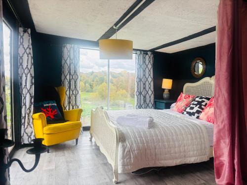 Hertford Casa | Lookout cabin farm stay firepit Hertford