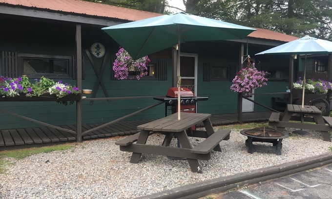 Chestertown Apartamento | Loon's Lair, A Beautiful Adirondack Suite de 2 dormitorios y 3 baños