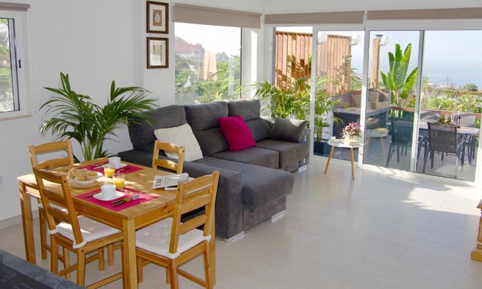 Las Arenas Casa | Los Tropicales