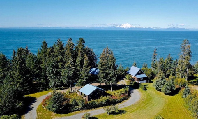 Nikolaevsk Cabina | Lost Anchor Cabins - Redoubt Cabin