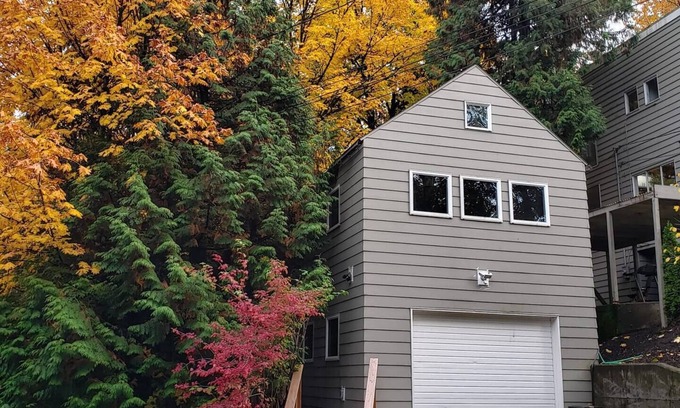 Southwest Hills Apartamento | Lots of Natural light. Excellent Location. Studio + Loft. Parking on-site