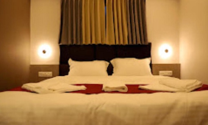 Kankavali Hotel | LOTUS LODGE Kalmath