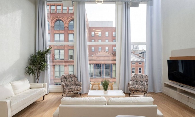 West Main Historic District Condominio | Lou-City Penthouse by Hollyhock Suites