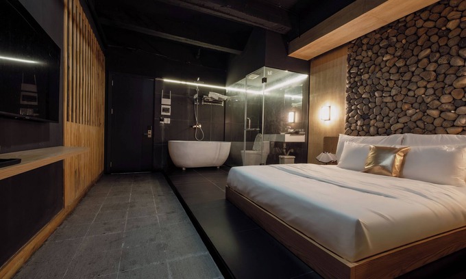 Trung Hoa Nhan Chinh Hotel | Love in the Atlantis Hotel