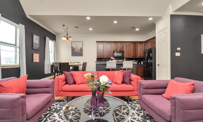 Woodlake - Briar Meadow Casa | Love&Mystique Getaway in Galleria w/ Pool /Sleeps12!