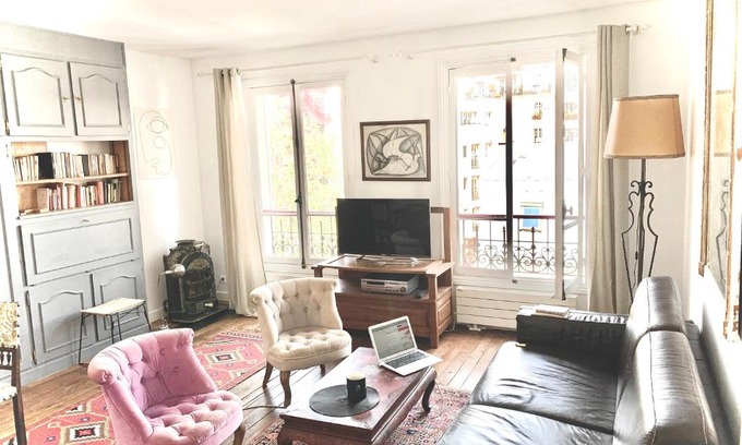 Combat Apartamento | Love Nest In Paris