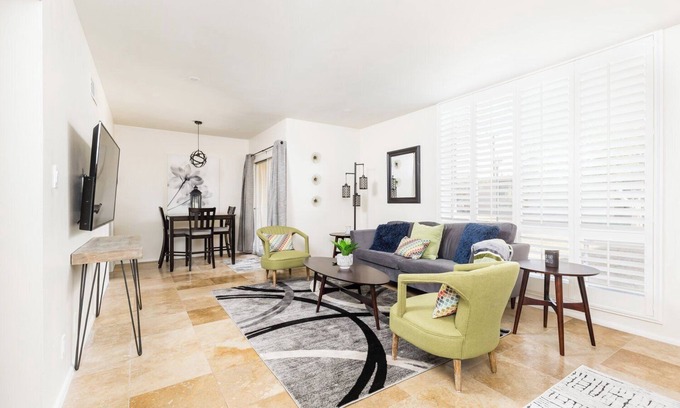 Camelback East Condominio | Lovely 1 Bedroom Condo For Traveling Professional